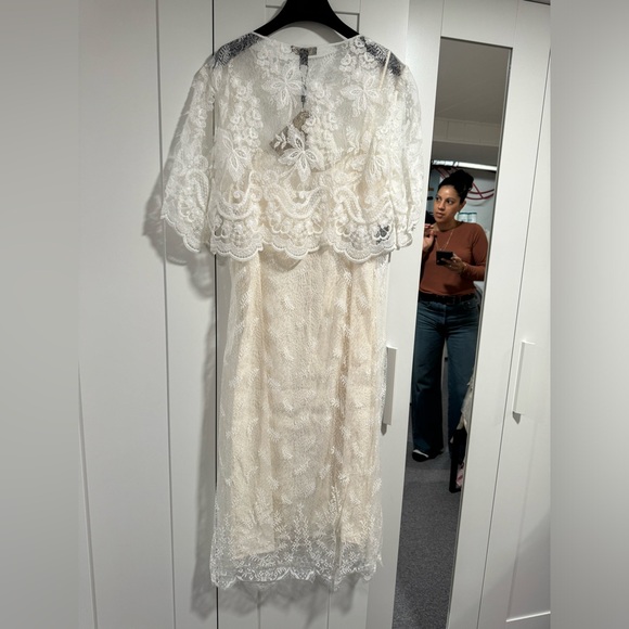 Burberry Lace And Silk Shift Dress In Natural White - Picture 2 of 4